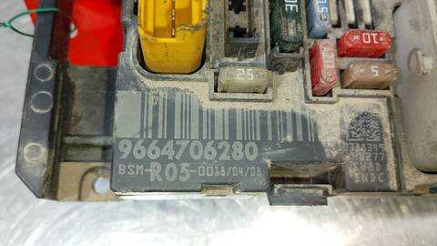 Foto 3ª: Caja Reles Fusibles Peugeot Partner PREMIUM 90CV 66KW [9HX] (2008)