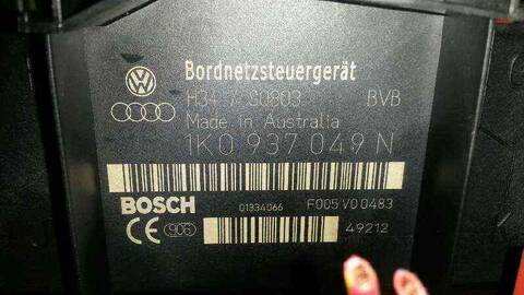 Foto 3ª: Caja Reles Fusibles Volkswagen Golf BERLINA 105CV 77KW (2003)