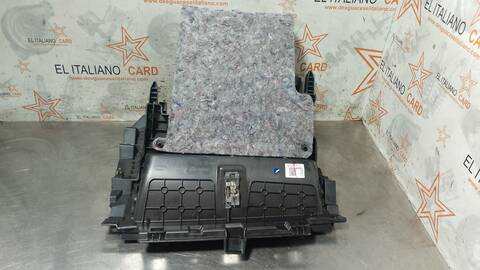 Foto 3ª: Guantera Renault Captur TECHNO 140CV 103KW [H5H 490] (2022)