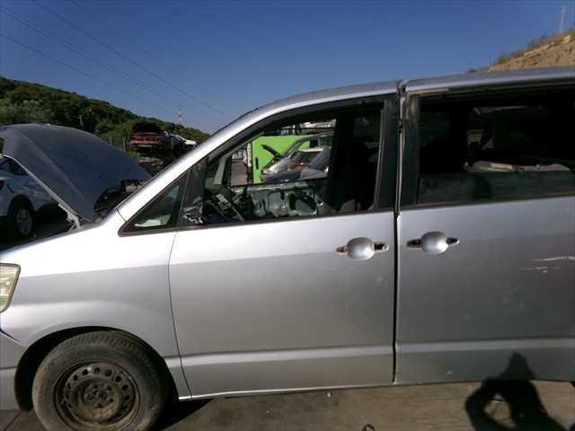 Puerta Delantera Izquierda Toyota Noah 2.0 G 2001-2007