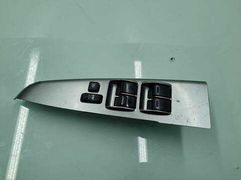 Botonera Elevalunas Toyota Hilux CABINA DOBLE VX 4X4 171CV 126KW