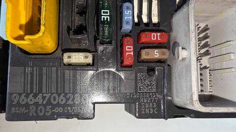 Foto 2ª: Caja Reles Fusibles Peugeot 308 9HX (2008)