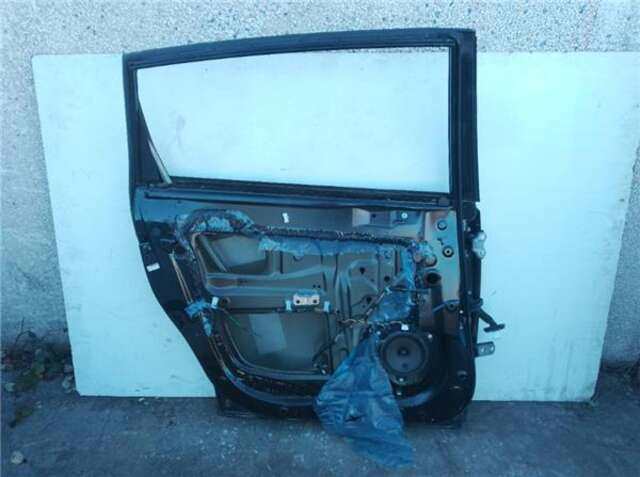 Foto 2ª: Puerta Trasera Izquierda Toyota Corolla 2.2 D-4D [2AD-FTV]