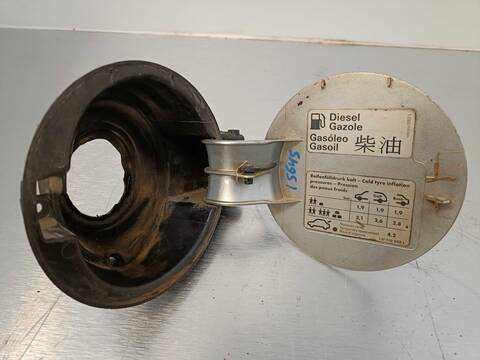 Foto 2ª: Tapa Exterior Combustible Volkswagen Golf BASICO BERLINA 116CV 85KW [AJM] (2000)