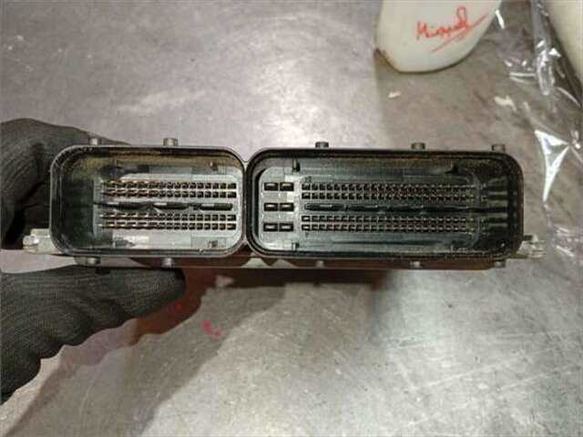 Foto 2ª: Centralita Motor ECU Volkswagen Passat 2.0 ADVANCE [2.0 LTR. - 103 KW TDI]