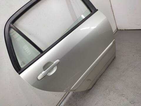 Foto 3ª: Puerta Trasera Derecha Toyota Corolla 2.0 D-4D CDE120R_ CDE120L_) 116CV 85KW [1CDFTV] (2007)