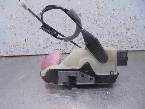 Foto 3ª: Cerradura Puerta Delantera Izquierda Peugeot 208 1.6 16V HDI FAP 92CV 68KW [9H06] (2014)