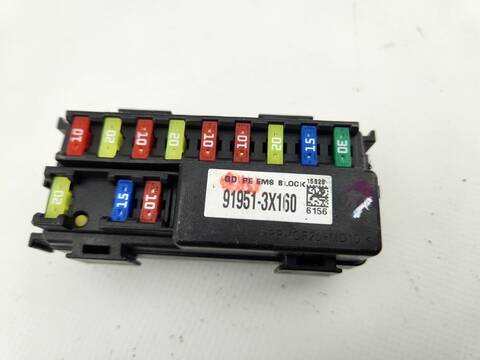 Foto 2ª: Caja Reles Fusibles Hyundai i40 STYLE 141CV 104KW [D4FD] (2015)
