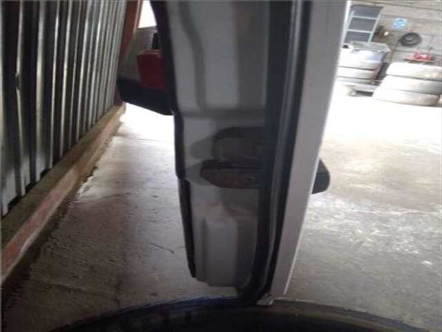 Foto 3ª: Puerta Delantera Derecha Mercedes 100 D (631.332. 631.342) [OM 616.963]