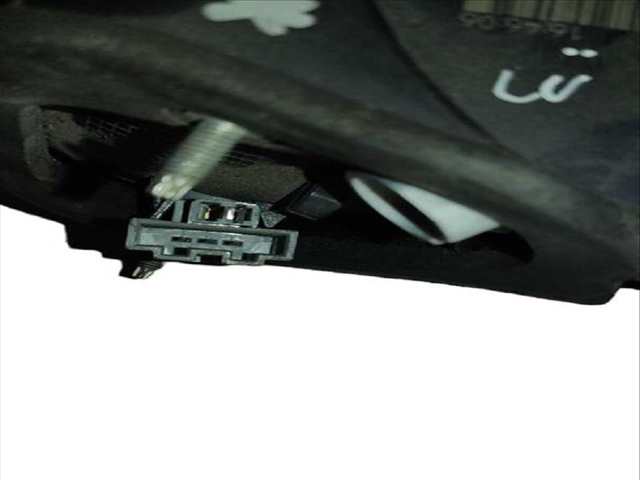 Foto 3ª: Piloto Trasero Izquierdo Volkswagen Tiguan 2.0 TDI 140CV (2007)