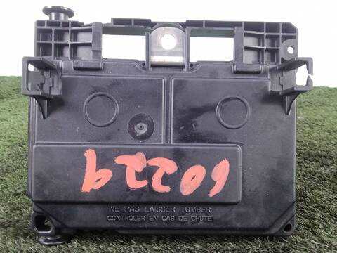 Foto 2ª: Caja Reles Fusibles Citroen C5 2.0 HDI RCRHRH) 136CV 100KW [RHR] (2005)