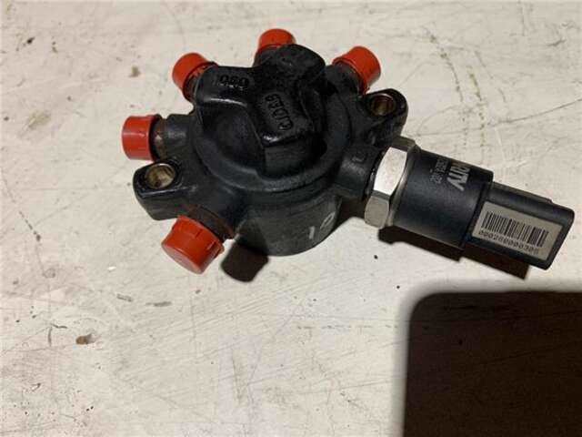 Foto 2ª: Rampa Inyectora Renault Clio 1.5 AUTHENTIQUE [1.5 LTR. - 48 KW DCI DIESEL] [K9K A7]