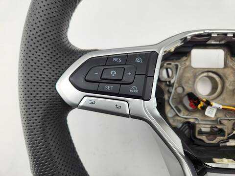 Foto 4ª: Volante Volkswagen Passat R-LINE 4 MOTION 193CV [DXNB] (2024)