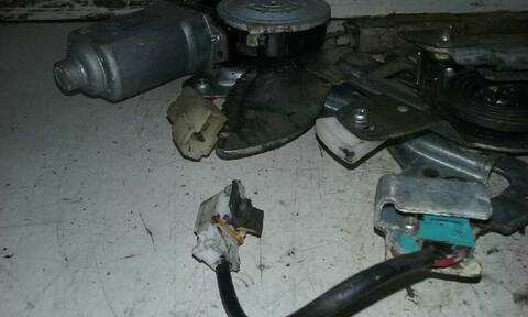 Foto 3ª: Elevalunas Eléctrico Delantero Izquierdo Mitsubishi L200 2.5 TD CAT 116CV 85KW [4D56] (2002)