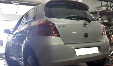 Foto 2ª: Estriberas Toyota Yaris 1.3 BASICO [1.3 LTR. 64KW CAT] [2SZ-FE]