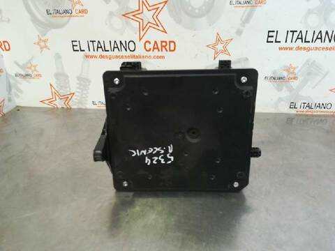 Foto 3ª: Caja Reles Fusibles Renault Scenic LIMITED 110CV 81KW [K9K836] (2012)