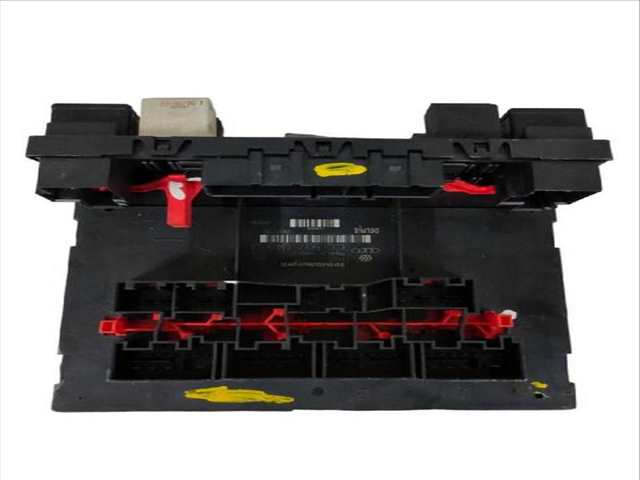 Foto 2ª: Caja Reles Fusibles Volkswagen Passat 2.0 TDI 16V (2005)