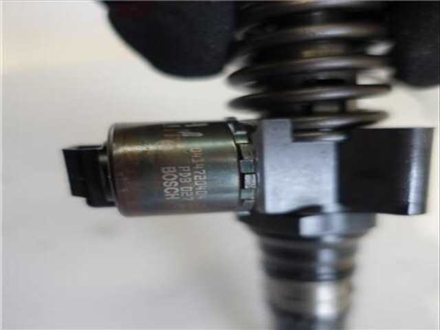 Foto 2ª: Inyectores Volkswagen Passat 2.0 TDI 16V BERLINA 140CV 103KW [BKP] (2005)