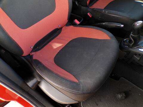 Foto 3ª: Asiento Delantero Derecho Renault Captur K9K (2016)