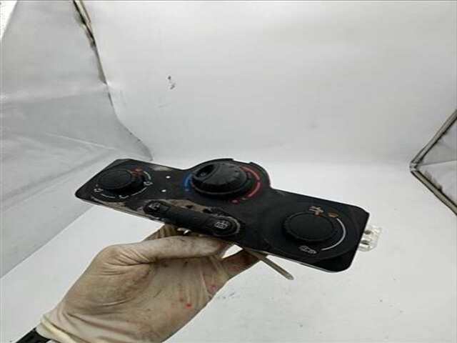 Climatizador Renault Clio 1.5 DYNAMIQUE [1.5 LTR. - 63 KW DCI DIESEL CAT]