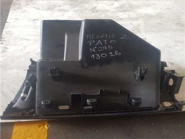 Foto 3ª: Guantera Renault Megane 1.4 AUTHENTIQUE [1.4 LTR. - 72 KW 16V] II BERLINA 5P (10.2002-_) [K4J D7]