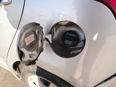 Tapa Exterior Combustible Suzuki Swift M13A BERLINA