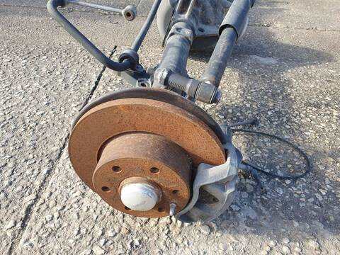 Foto 3ª: Puente Trasero Iveco Daily CAJA CERRADA TECHO ALTO 35S... BATALLA 3950 COOL 126CV 93KW [F1AFL411B] (2014)