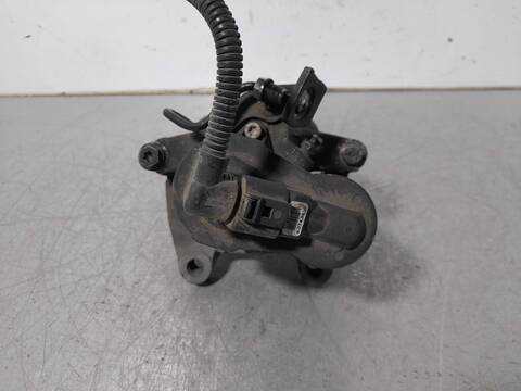 Foto 3ª: Pedal Embrague Volkswagen Passat ADVANCE BERLINA 140CV 103KW [BKP] (2006)