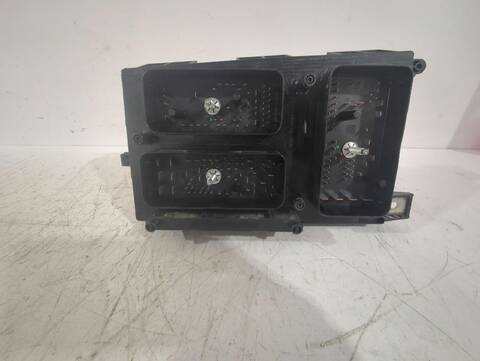 Foto 3ª: Caja Reles Fusibles Opel Astra 1.7 CDTI L48) 100CV [Z 17 DTH] (2004)