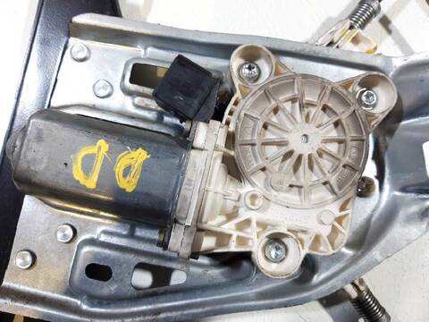 Foto 3ª: Elevalunas Eléctrico Delantero Derecho Mercedes Clase C 160 C 220 T CDI LA) 203.208) 150CV 110KW FAMILIAR [OM646963] (2003)