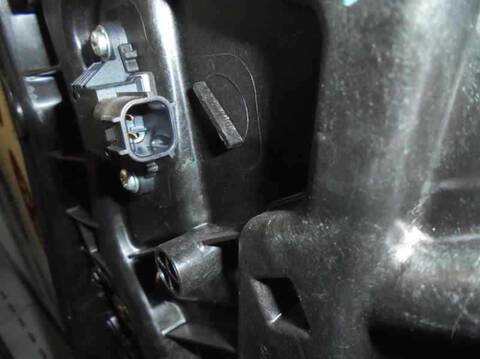 Foto 2ª: Elevalunas Eléctrico Delantero Izquierdo Kia Carens BASIC 116CV 85KW [D4FD] (2015)