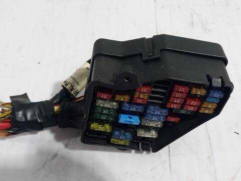 Foto 3ª: Caja Reles Fusibles Volkswagen Passat ADVANCE 131CV [AVF] (2000)
