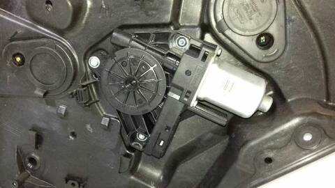 Foto 2ª: Elevalunas Manual Trasero Derecho Volvo XC 70 MOMENTUM AWD 205CV 151KW [D5244T10] (2010)