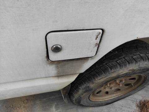 Tapa Exterior Combustible Nissan Patrol A428II