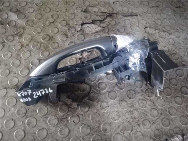 Foto 2ª: Maneta Exterior Delantera Izquierda Mercedes Clase C 160 2.1 C 220 D (205.304) [2.1 LTR. - 125 KW CDI CAT] [651.921]