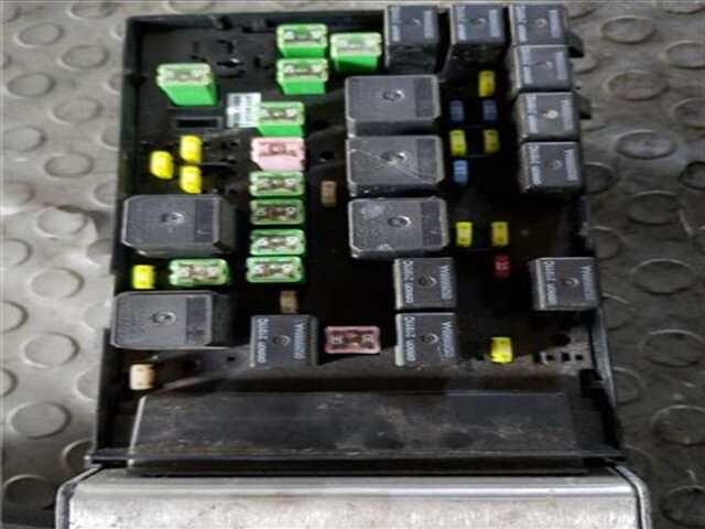 Foto 3ª: Caja Reles Fusibles Chrysler Grand Voyager 3.3 G 6V (VARIANTE YB1R) [R(VIN) OR 3.3]