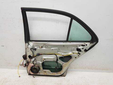 Foto 3ª: Puerta Trasera Derecha Mercedes Clase E 180 300 TD 210.225) FAMILIAR
