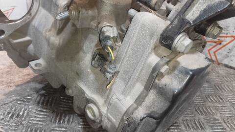 Foto 4ª: Caja Cambios Volkswagen Polo BLUEMOTION 75CV 55KW [CUSA] (2017)