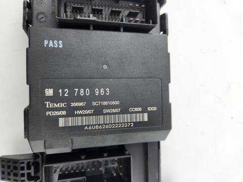 Foto 2ª: Caja Reles Fusibles Saab 9-3 AERO 180CV 132KW SPORT HATCH [Z19DTR] (2008)