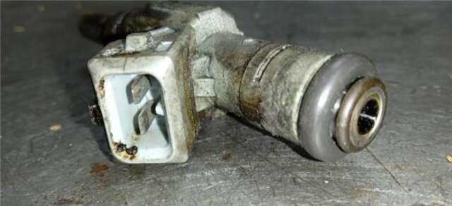 Foto 3ª: Inyectores Volkswagen Golf 3.2 [BUB]