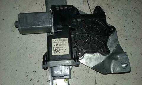 Foto 2ª: Elevalunas Eléctrico Delantero Izquierdo Dacia Duster 1.5 DCI DIESEL FAP CAT 109CV 80KW [K9KR856] (2014)