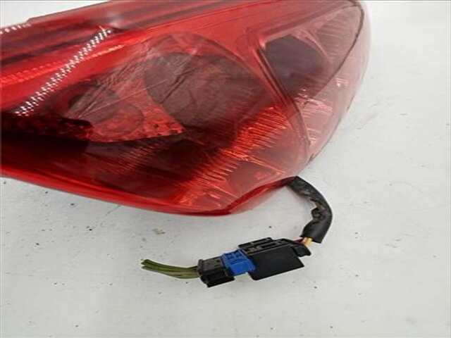 Foto 3ª: Piloto Trasero Izquierdo Peugeot 807 2.2 ST PORT AVENTURA [2.2 LTR. - 94 KW HDI FAP CAT (4HW - DW12C)] [4HW / DW12C]