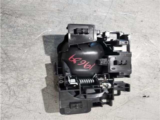 Foto 2ª: Maneta Interior Delantera Derecha Citroen C3 1.2 FEEL [1.2 LTR. - 60 KW PURETECH BIVALENT. GASOLINA - GPL] [HM05]