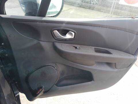 Foto 3ª: Tapizados Cartoneras Renault Clio ZEN 118CV 87KW [H5F F4] (2017)