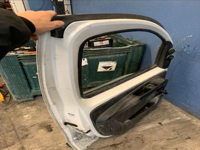 Foto 3ª: Puerta Delantera Izquierda Peugeot Bipper 1.4 HDI 68-69CV 0CV [8HS] (2012)