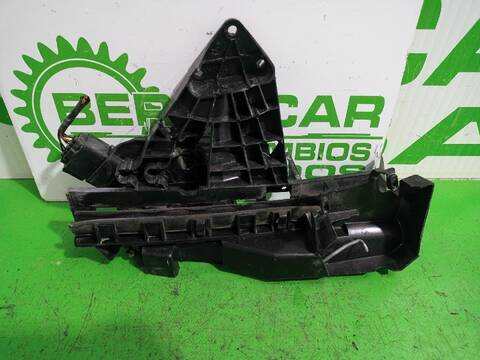 Foto 3ª: Cerradura Puerta Delantera Izquierda Ford Focus 1.6 16V CAT 101CV [HWDA] (2004)