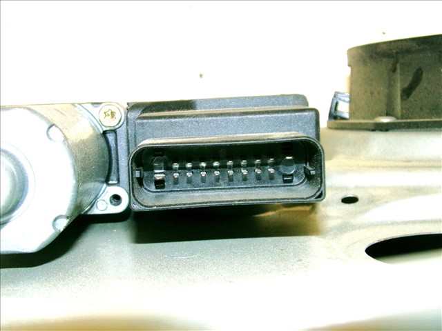 Foto 4ª: Elevalunas Eléctrico Trasero Izquierdo Volkswagen Passat 1.9 TDI 2000-2005 [AVF] (2002)