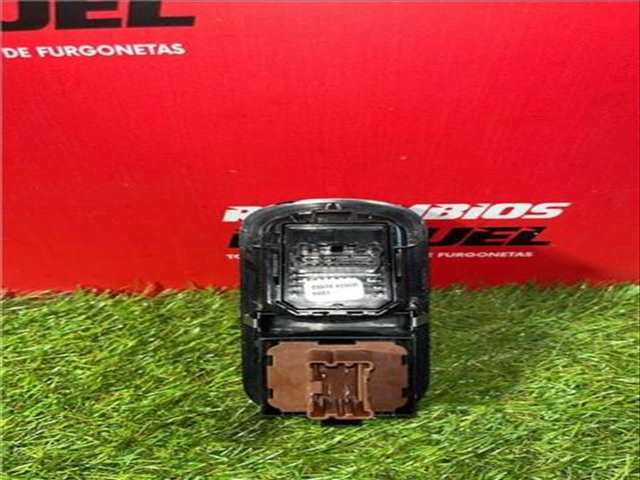 Foto 2ª: Botonera Elevalunas Renault Master L2H2 HKA 3 5TDCI DIESEL CAT 150CV 110KW FURGON [M9T 716] (2021)