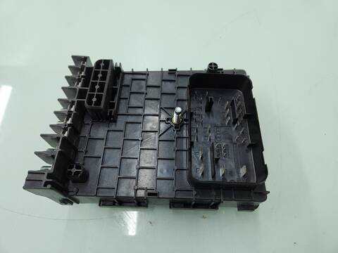 Foto 3ª: Caja Reles Fusibles Audi Q3 ATTRACTION QUATTRO 150CV 110KW [CUVC] (2015)
