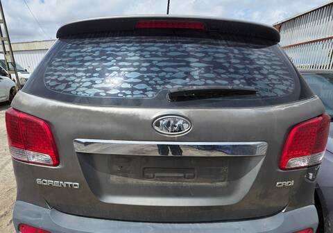 Portón Kia Sorento D4HB
